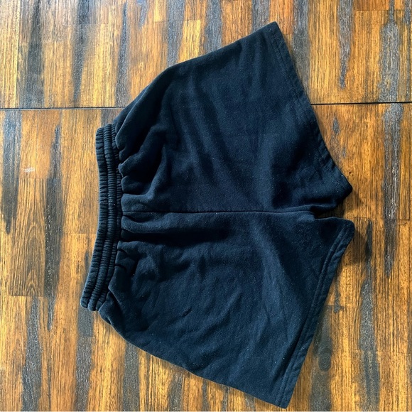 Women’s XS size 2 black lounge shorts. Great condition! - Picture 2 of 3